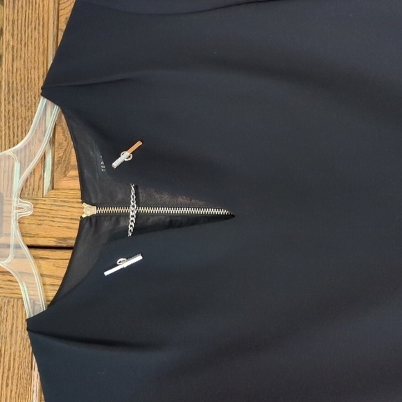 Ted Baker London Women's Dress Black Toggle Chain Gold Hardware LBD Size 3 8 10 - Picture 3 of 13